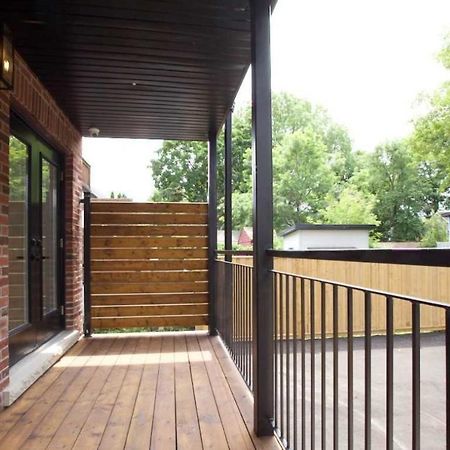 Modern Apartment Close To The Beach With Parking Toronto Exterior photo